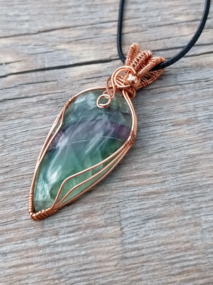Minimalist summer pendant with green fluorite, a gift to yourself, friend, husband, wife, sister, brother