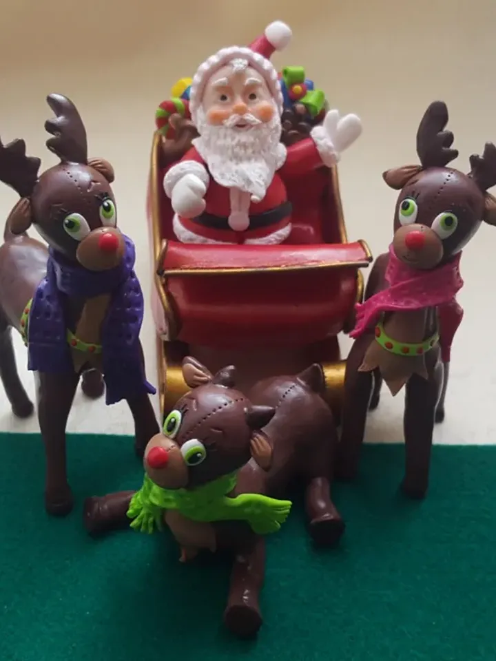 Santa Claus Sleigh And Reindeers Christmas Figurine, Personalized Christmas Family Gift, Clay Santa Christmas Decoration Sculpture Figures