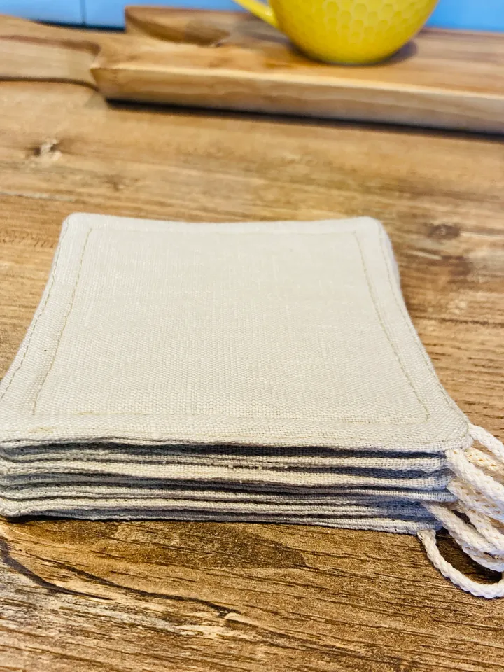 Set of 7 linen coasters with loop