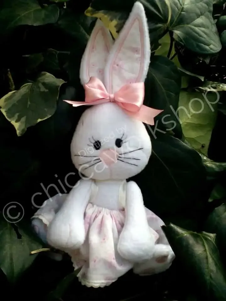 ITH - Coniglietta Softie -  Progetto  con  applicazioni - Ricamo a macchina - Pasqua 2019