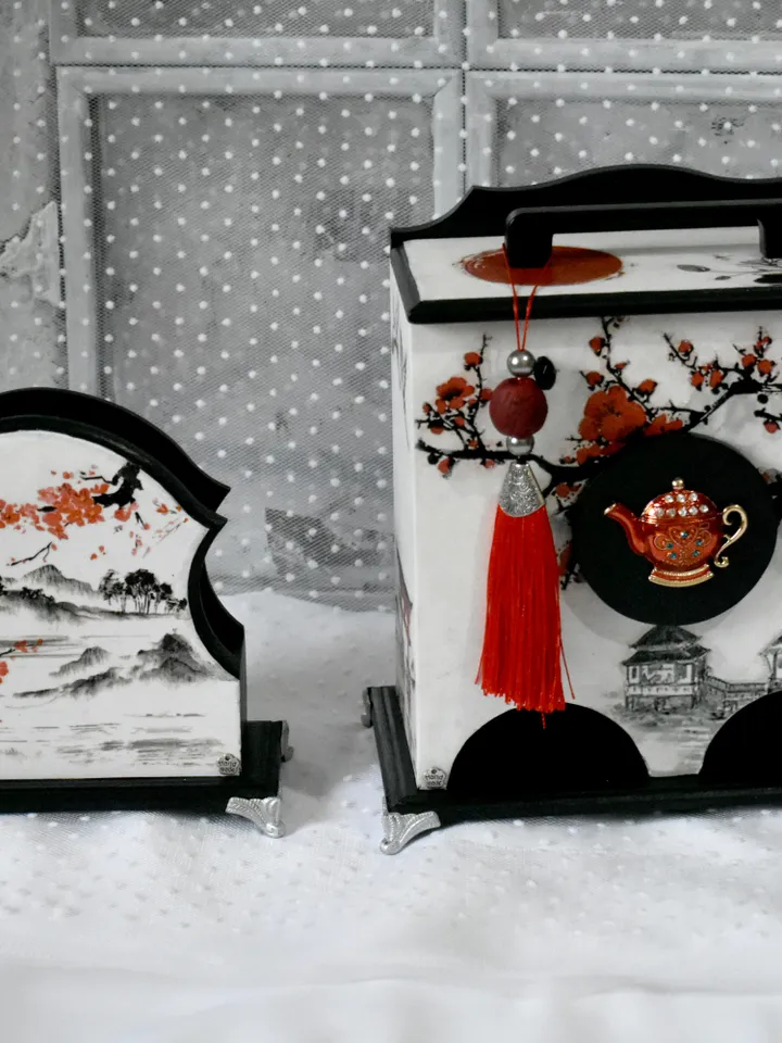Square Napkin stand, Napkin holder for table setting with the image of Japan