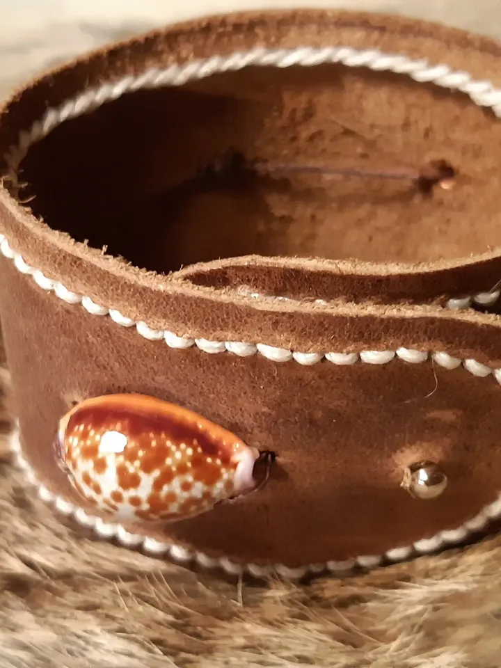 Handmade leather bracelet, brown