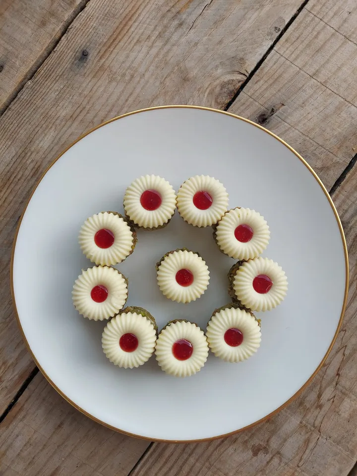 Bite-Size White Chocolates Filled With Pistachio & Raspberry on Crunchy Pistachio Rocks | Homemade Pistachio Chocolate