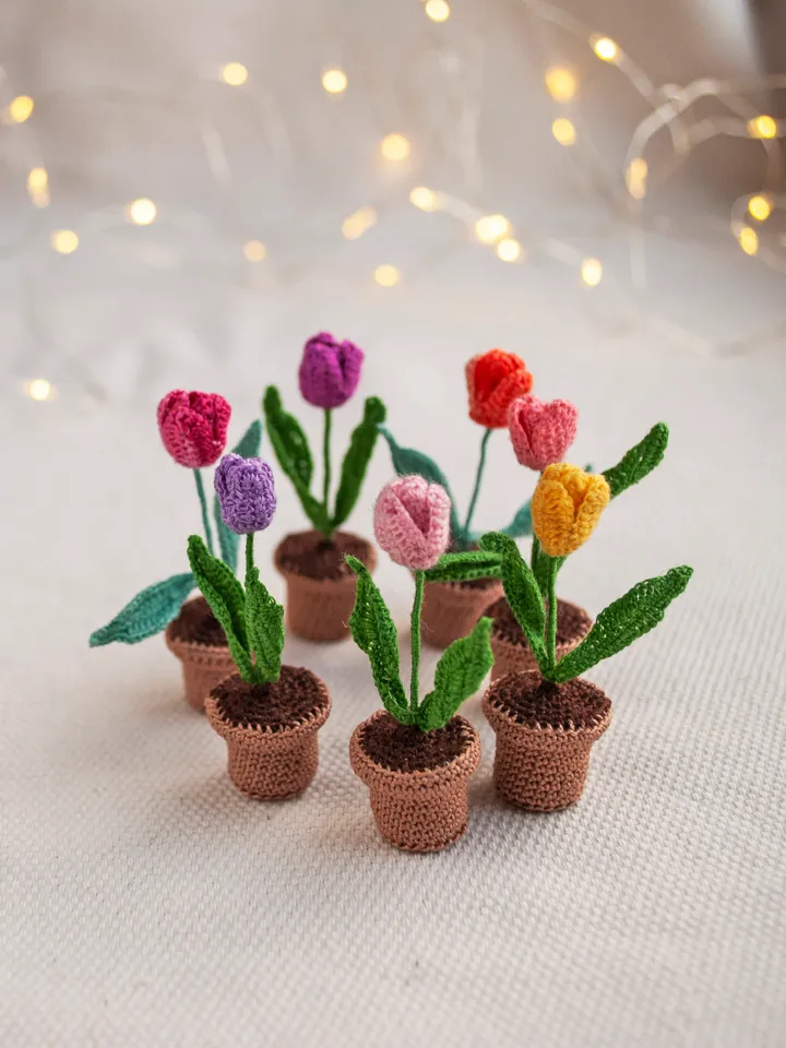 Miniature tulip in a pot, Collectible Fairy garden miniatures, Spring tulip, Tiny crochet flowers - Choose your color