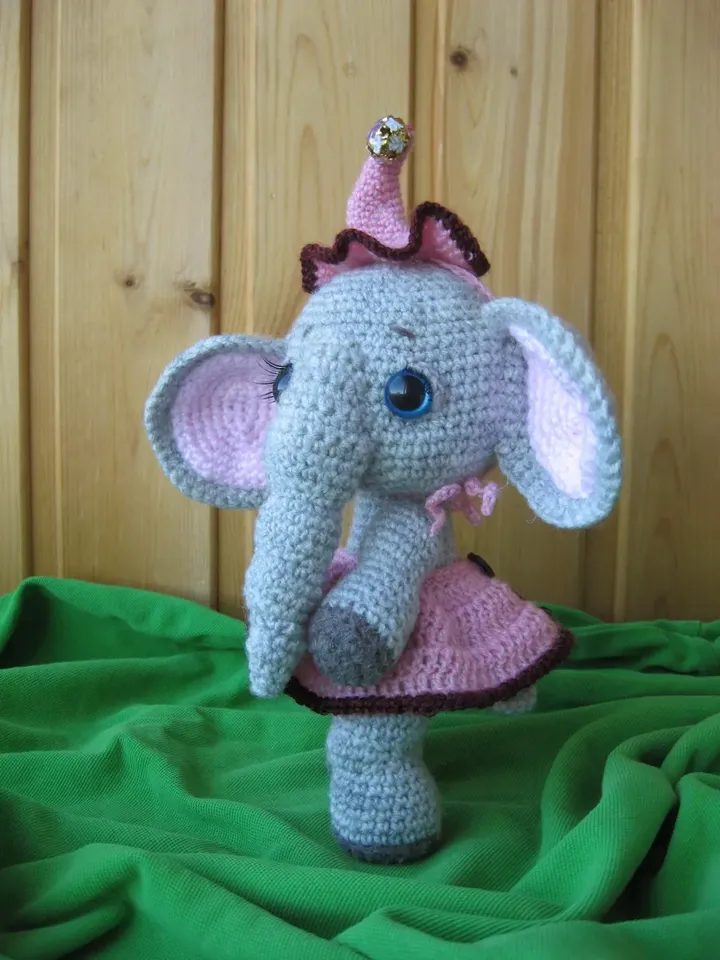 TUTORIAL: Baby girl elephant Ulianka crochet pattern