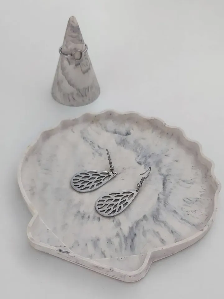 Set of shell tray and ring holder