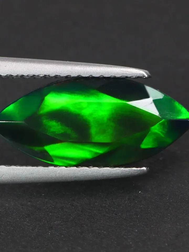 2.87 CT Lovely 3D Electric Green Flash Pattern 100% Natural Welo Black Opal Cut Gemstone