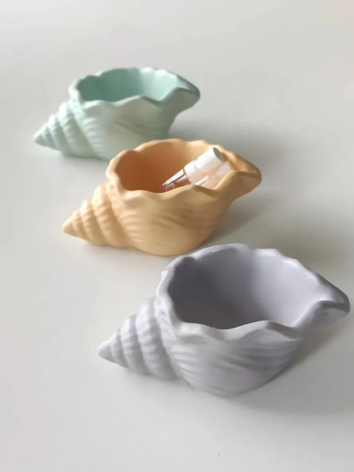 Conch shell tray in pastel colours