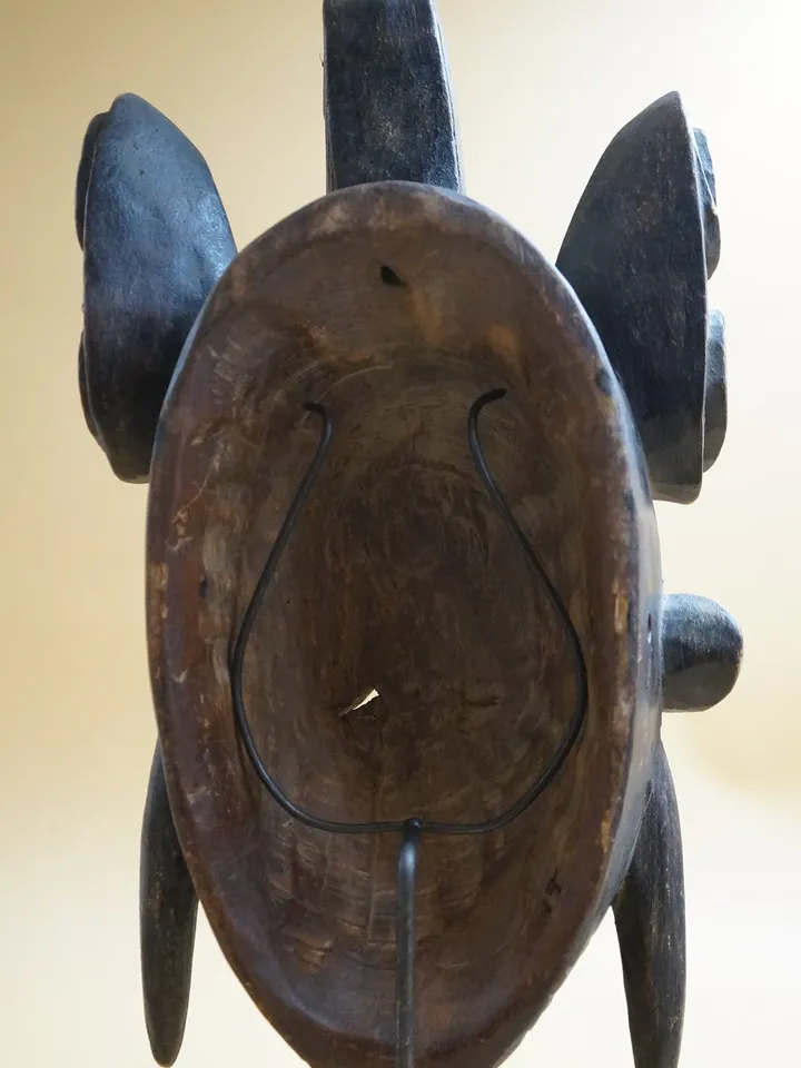 Ligbi Vintage African Mask art