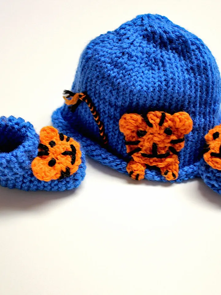 Yarn Tiger Face Hat and Booties Set, New Baby Gifts, Baby Shower Ideas, Little Baby Coming Home Outfit, Gifts for Him, Gender Reveal Props