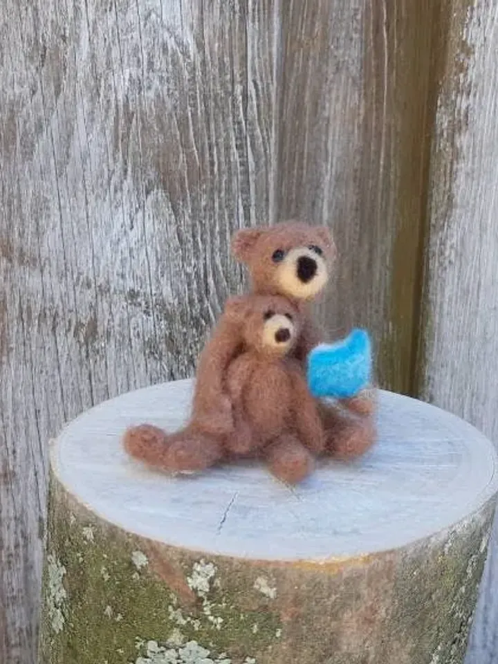 2 Brown bears skinned, filting bears, teddy's, skinned bears, miniature, merino wool.