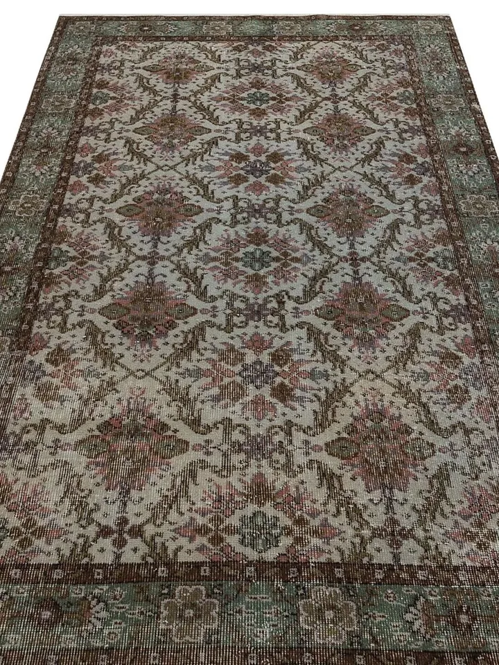 Add Elegance to Your Living Room with a Gray Turkish Rug - 130 x 235cm