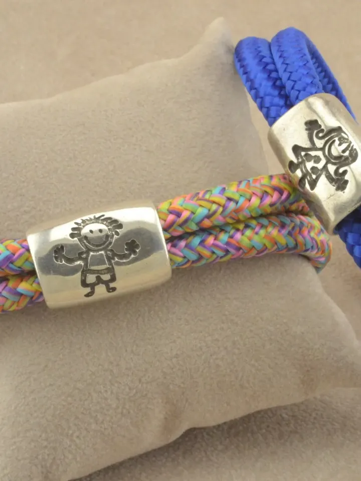 Paracord Bracelet for Men and Women, Gifts for Parents to Be with Kids Charms, Gift for Dad from Daughter, Gift for Mom from Son
