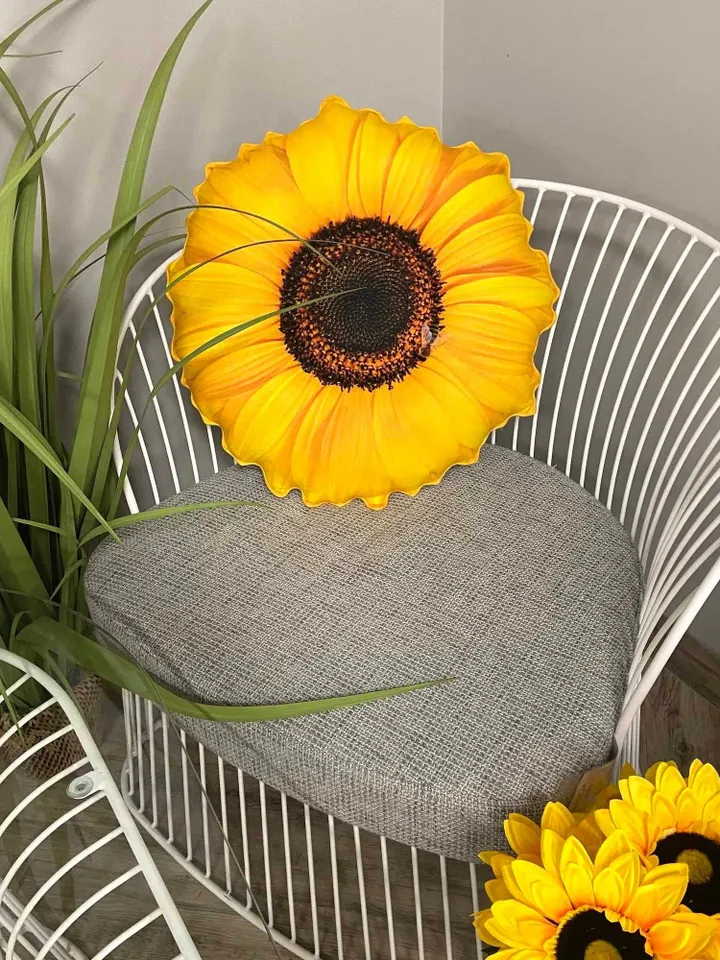 Sunflower pillow / sunflower / sunflower boho pillow / flower shaped decor / farmhouse / summer decor / Boho pillow