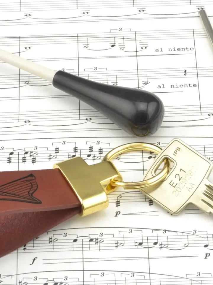 Personalized Music Instrument Leather Keychain, Graduation Gift for Students, Musician Piano Guitar Violin Trumpet Horn Cello Drums Player