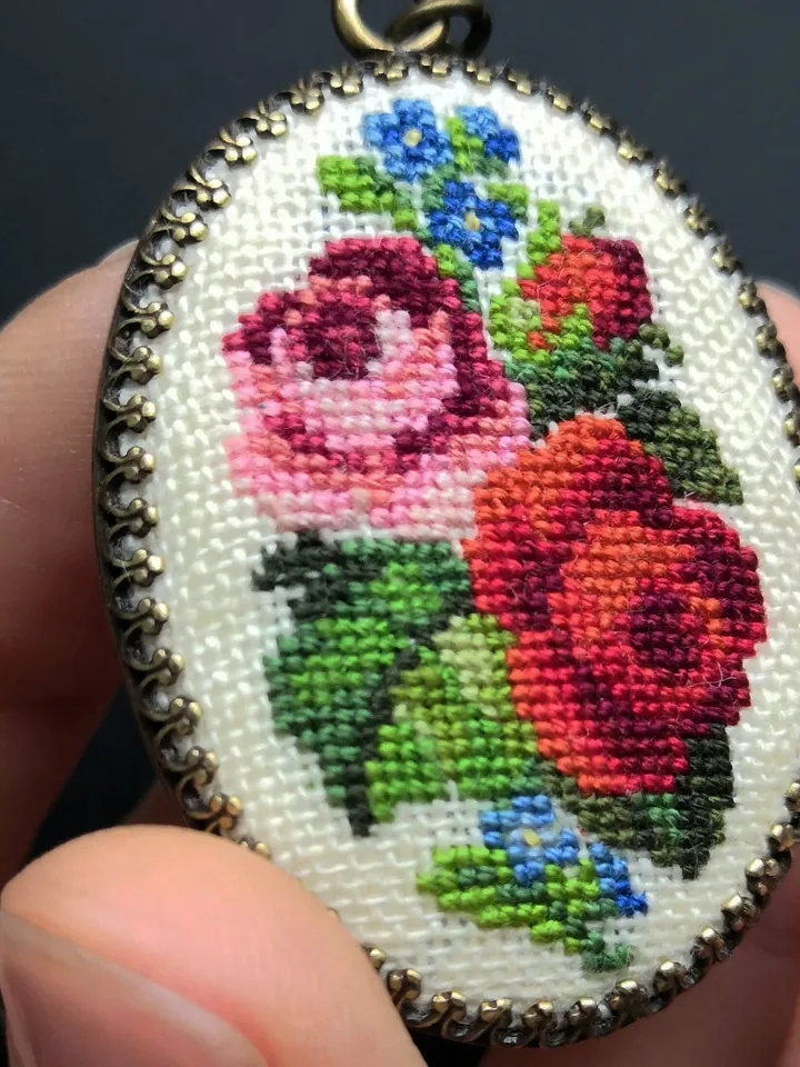 Embroidered pendant with flowers