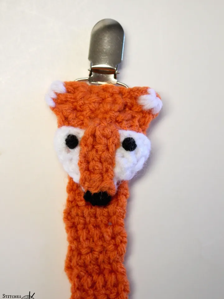 Yarn Pacifier Clip with Woodland Fox, New Baby Gifts, Toy Clips Clasp, Baby Shower Gift Ideas, Unisex Baby Gifts, Baby Binky or Paci Clips