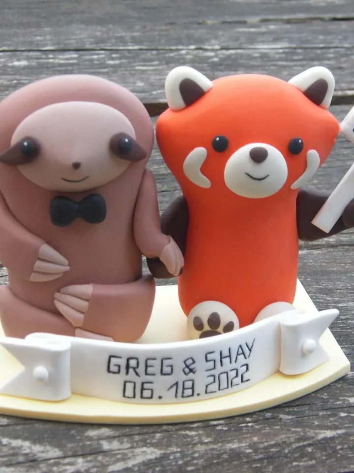 Red Panda Wedding Cake Topper, Red Panda Bride Groom Cake Topper Figurines, Custom Red Panda Unique Animal Couple Cake Topper for Wedding