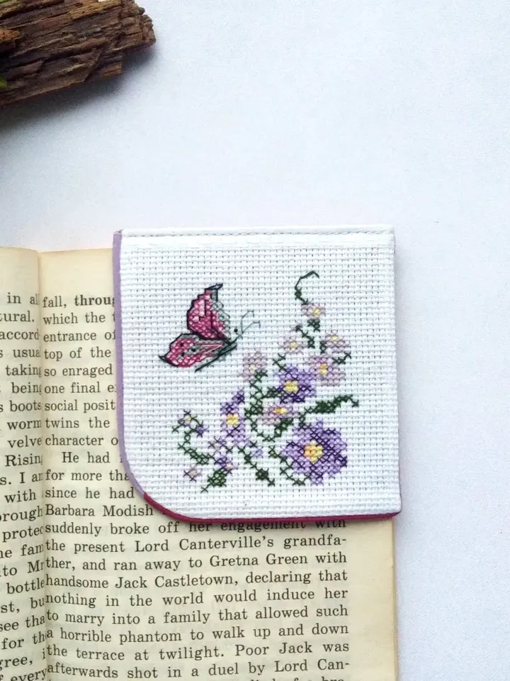 Personalized bookmark with flowers and butterfly, Hand embroidered gift for mom