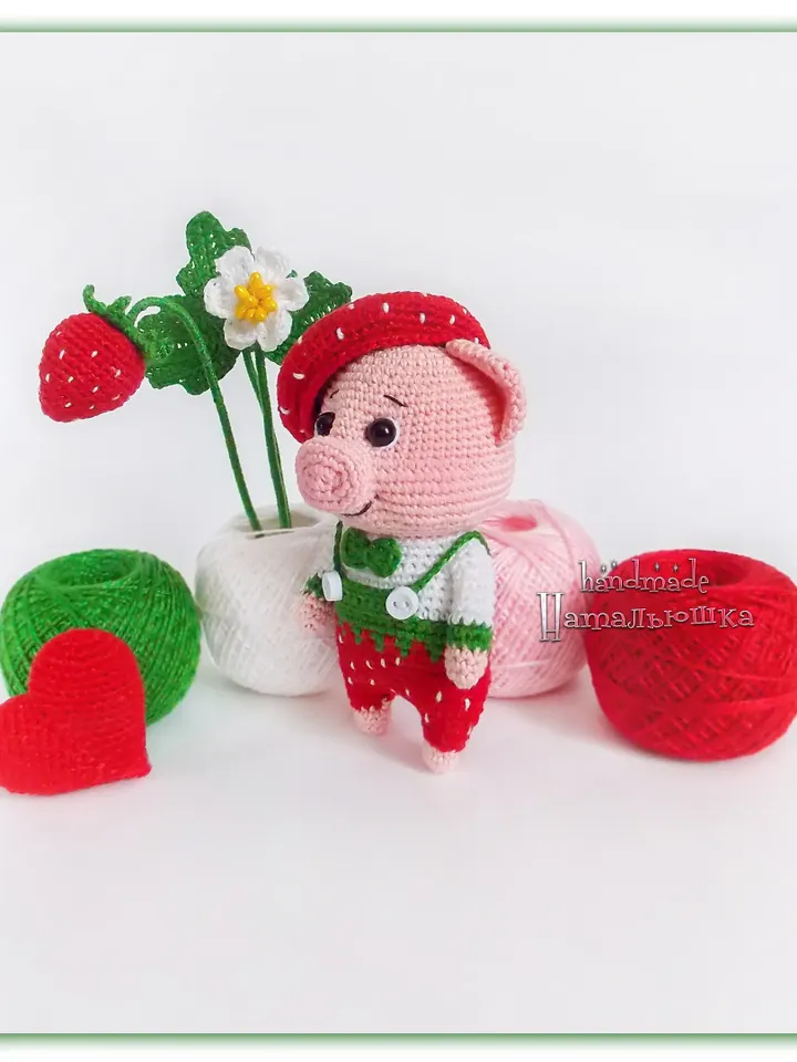 Piggy Strawberry Toy, Little pink pig, Amigurumi Soft Pig, Little souvenir pig, Crochet Toy Miniature Piggy