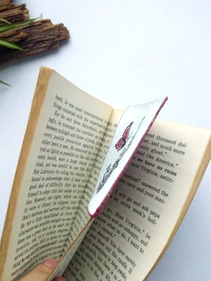 Personalized bookmark with flowers and butterfly, Hand embroidered gift for mom