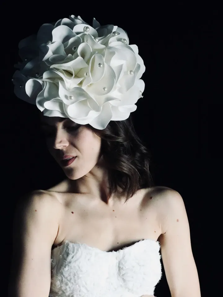 Bridal white fascinator with beads, floral hairpin, Wedding hat, flower hair clip, Tea Party hat, Church Hat, Headband