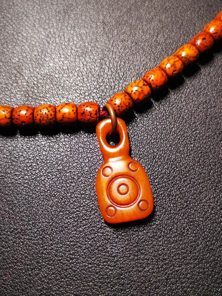 Gandhanra Hand-Carved Tibetan Yak Bone Amulet, Bell Shape Bead Counter Click Pendant for Mala,Prayer Beads Accessories