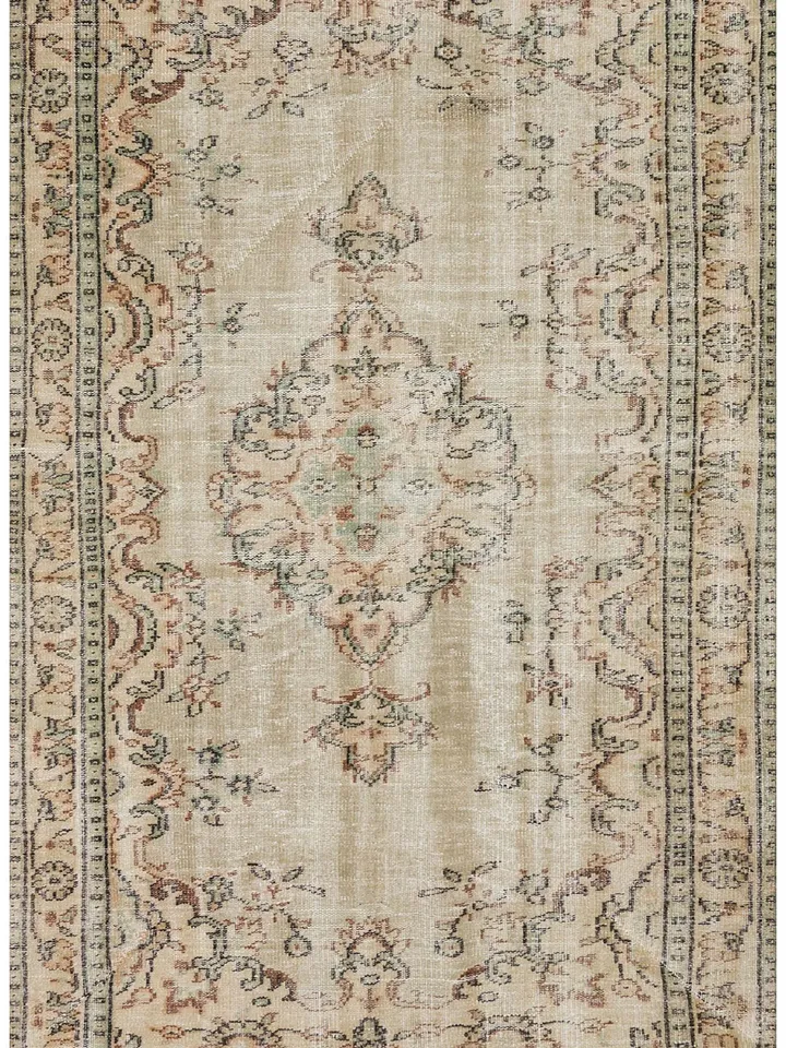 Add Timeless Elegance to Your Home with Our Hand-Woven Natural Turkish Rug for Living Room Decor - 143 x 206 cm