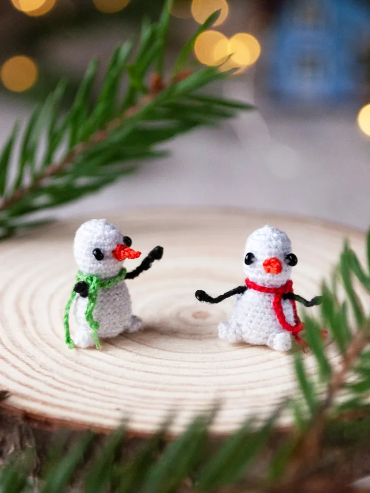 Christmas tiny Snowman handmade miniature, Baby Snowman crochet dollhouse toy, small Xmas gift for collector, Xmas decor