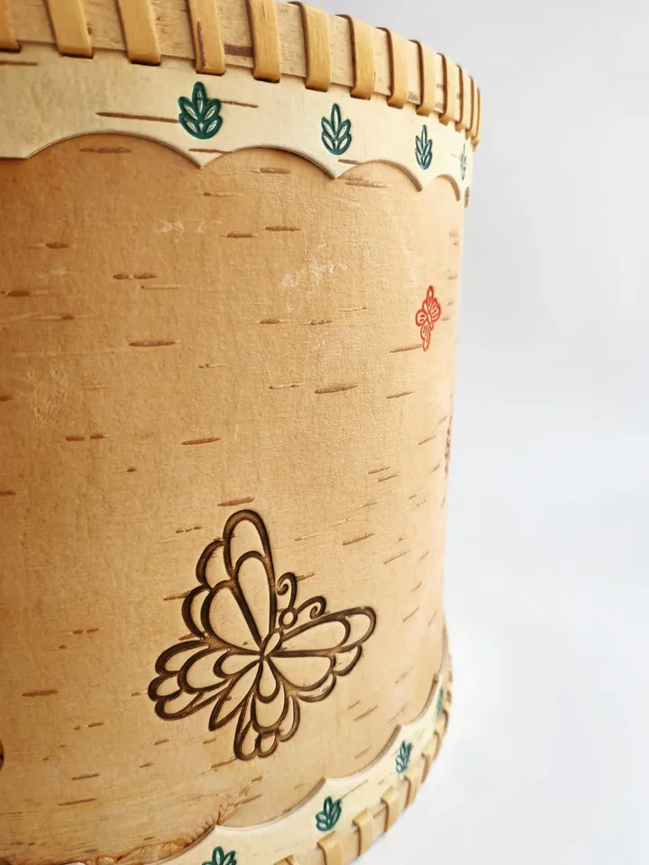 Round Birch bark box, wood box