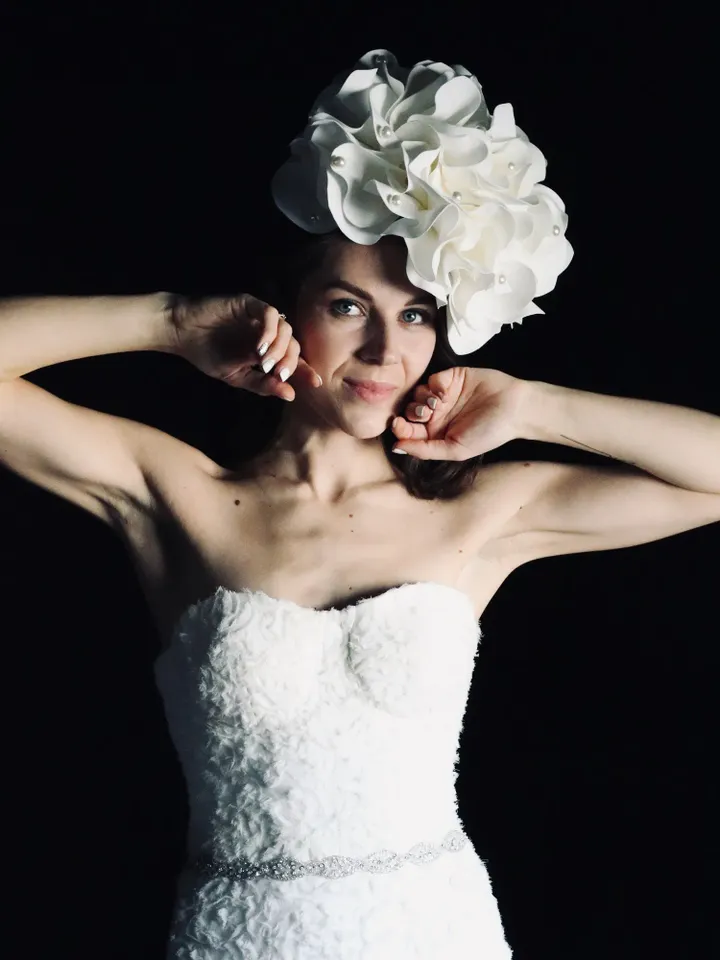 Bridal white fascinator with beads, floral hairpin, Wedding hat, flower hair clip, Tea Party hat, Church Hat, Headband
