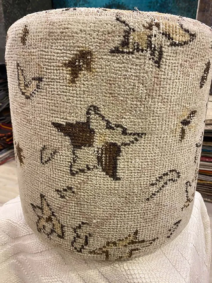 BohoCozy: Handmade Patchwork Ottoman Pouf, Bohemian Kilim Rug, 35x40x35cm for a Cozy Home Decor .