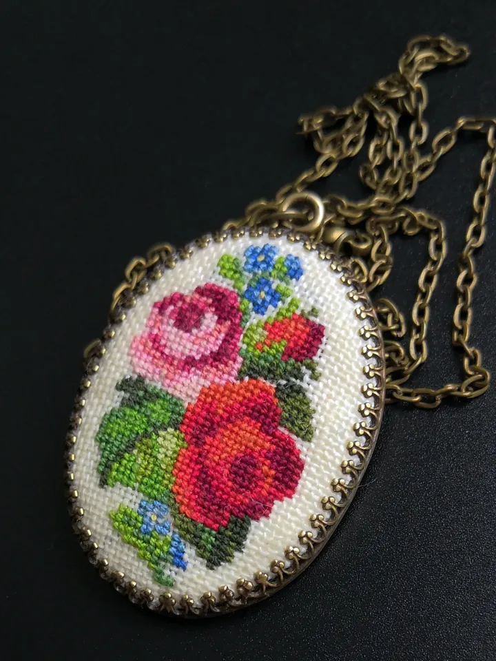 Embroidered pendant with flowers