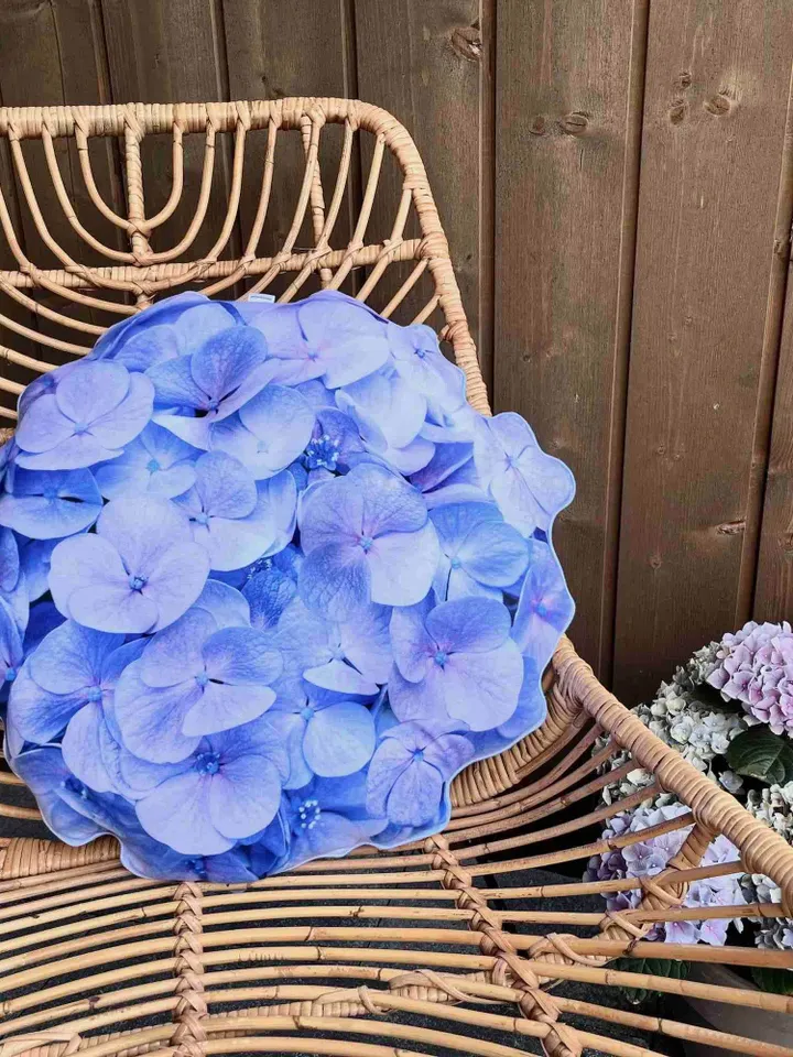 Hydrangea pillow / Hydrangea light purple blue / farmhouse decor / flower pillow / flower gift pillow / wedding decoration