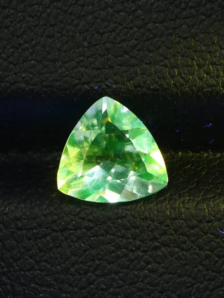 0.78 Ct White To Neon Green Uv Full Color Change Genuine Mexican Hyalite Opal