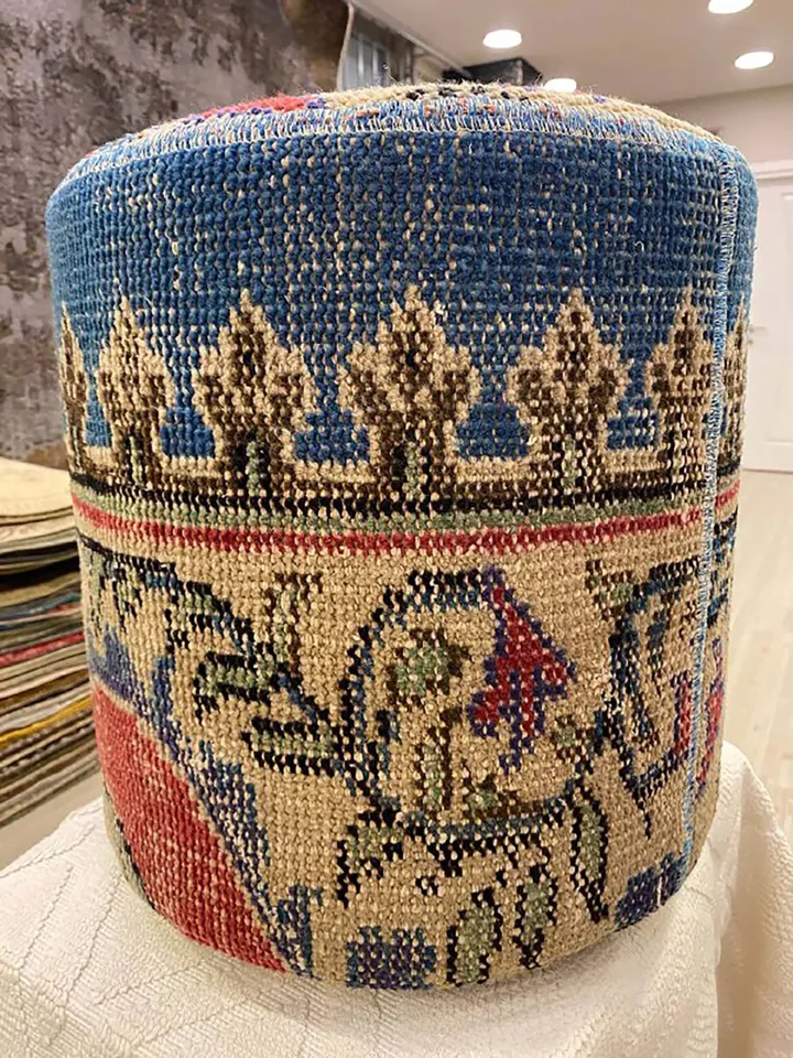 KilimCozy: Handmade Patchwork Ottoman Pouf, Bohemian Kilim Rug, 35x40x35cm for a Cozy Home Decor.