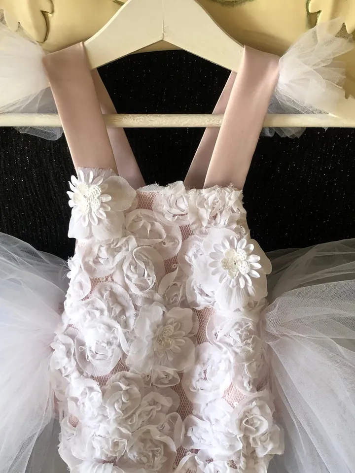 Blush pink romper with white lace and tulle, headband and booties with pearls and 3d flowers. First birthday outfit for girl. Photo props.