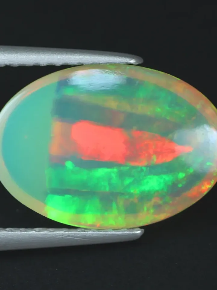 3.30 ct Brigthest Body! Multi Layer Harlequin Pattern! Rainbow Splash Welo Opal