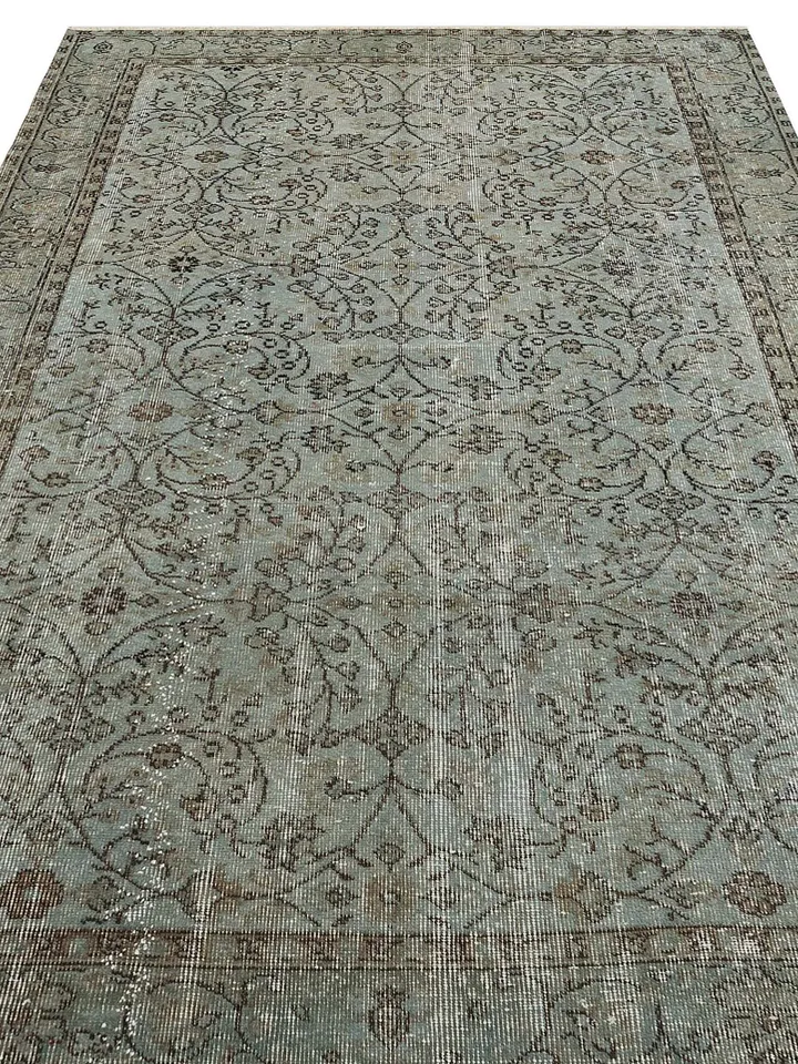 Add an Extra Touch of Elegance to Your Living Space with a Bohemian Kilim Turkish Rug!