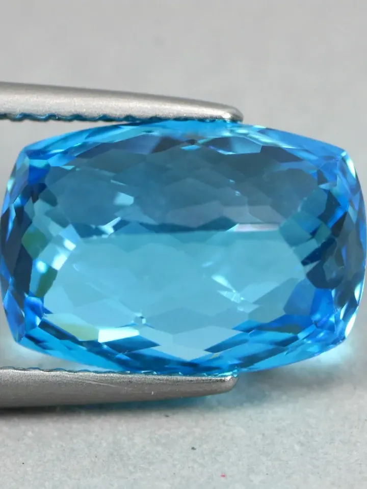 7.35 CT Incredible ! Ultra Rare 'VIP' Quality 100% Natural Swiss Blue Topaz