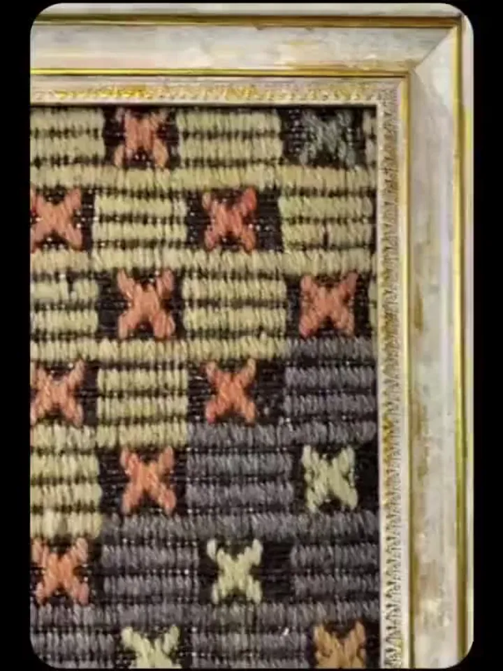 Hand-Woven Vintage Kilim Wall Hangings - Unique Home Decor - 50x70 cm - Boho Chic Woolen Art