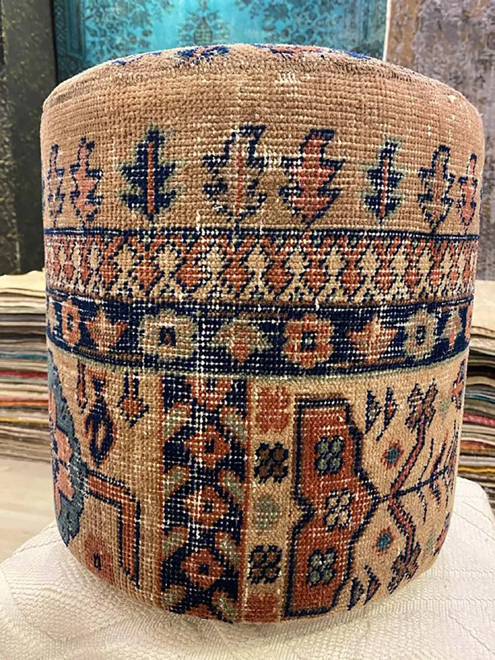 BohoCozy: Handmade Patchwork Ottoman Pouf, Bohemian Kilim Rug, 35x40x35cm for a Cozy Home Decor .
