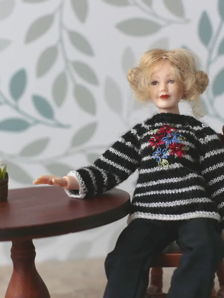Miniature sweater for Heidi Ott dollhouse doll. 1:12 scale clothes for doll. Miniature knitting. handmade Creativhook