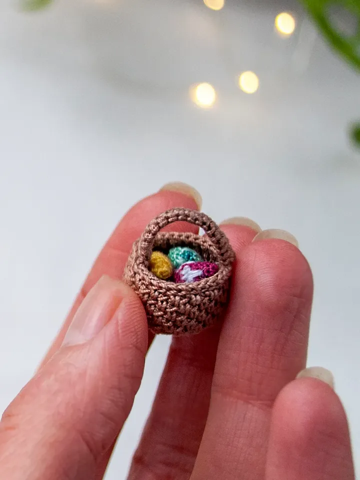 Easter basket with eggs, Crochet Miniature Easter egg basket, Handcrafted Easter miniature, Dollhouse Fairy garden acces