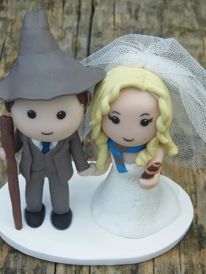 Personalized bride and groom wedding figurines, Wedding cake topper, Bride groom figurines cake topper, Personalized wedding gift for couple