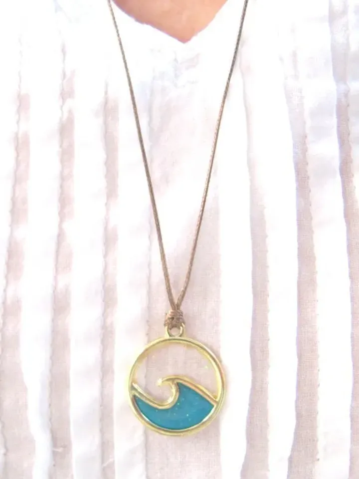 Wave necklace pendant chain in boho hippie style, ocean chain, golden pendant wave chain, maritime chain, golden blue pendant, gift woman