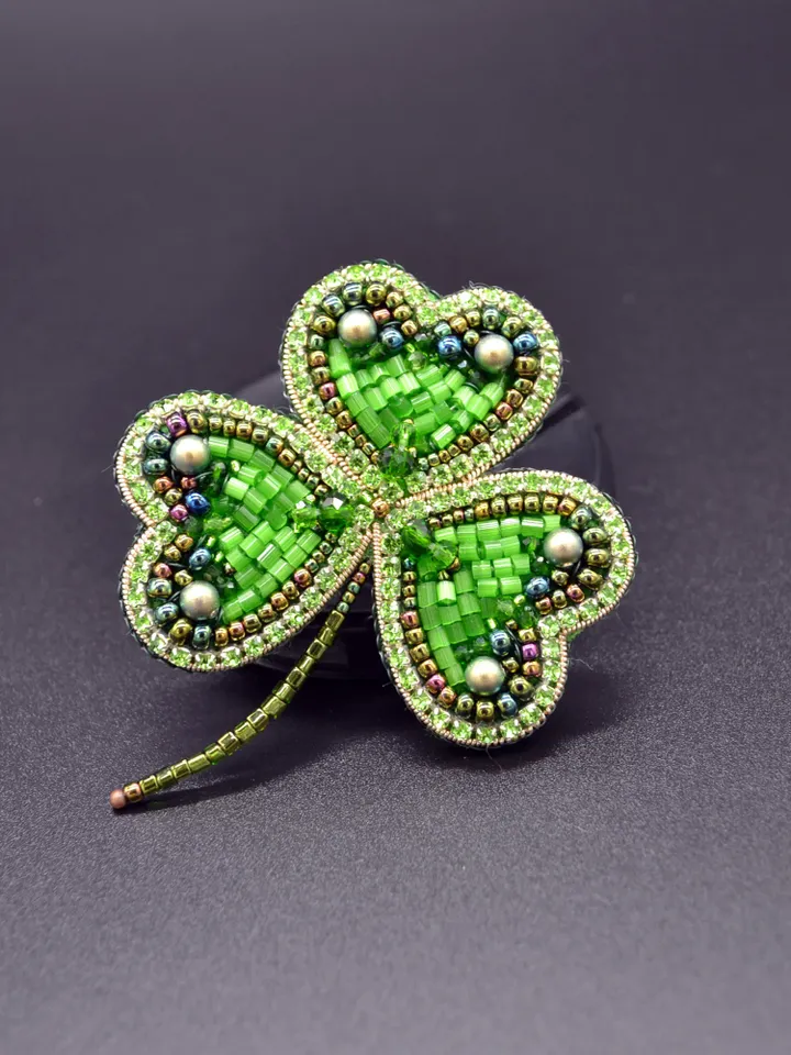 Clover beaded brooch pin