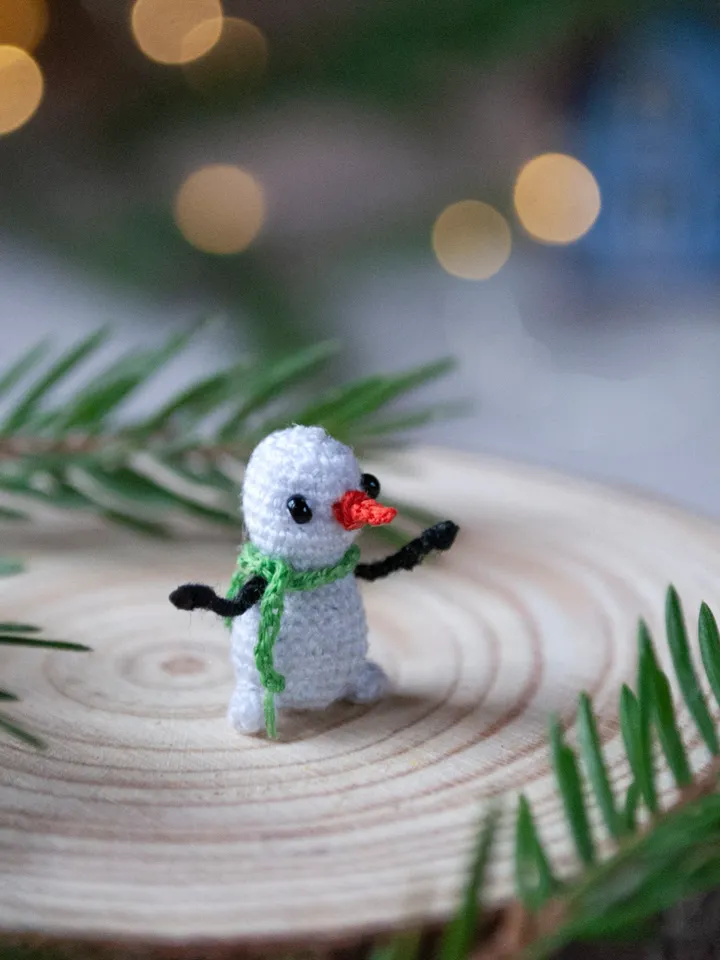 Christmas tiny Snowman handmade miniature, Baby Snowman crochet dollhouse toy, small Xmas gift for collector, Xmas decor