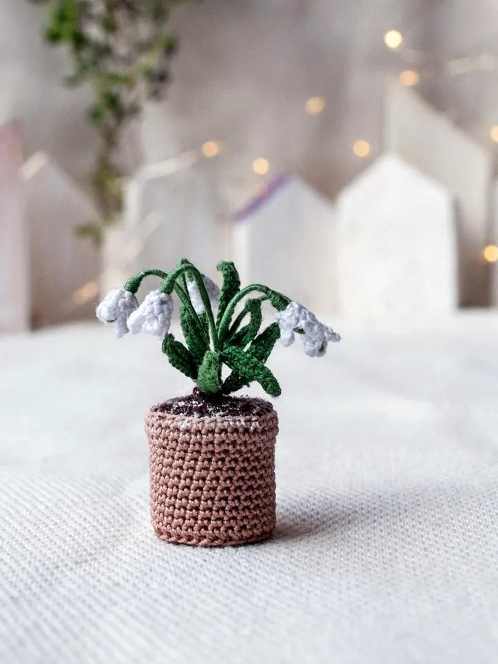 Miniature SNOWDROP in a pot, Tiny crochet white flower, Snow white Forest Flower, Fake Wild Flowers, Fairy garden plants