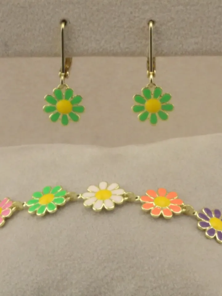 Multicolor Daisy Bracelet Gold, Summer Jewelry Daisy Flower Charms Bracelet, Enamel Daisies Chain, Floral Gift for Her Girls Women